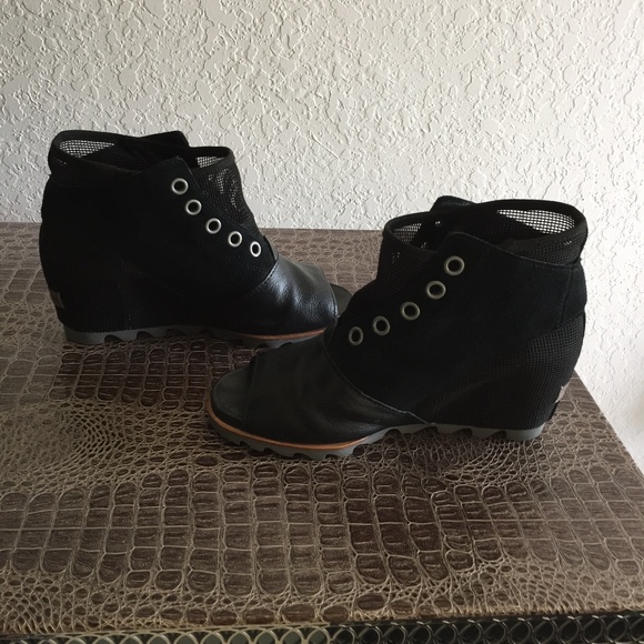 sorel joanie mesh wedge bootie